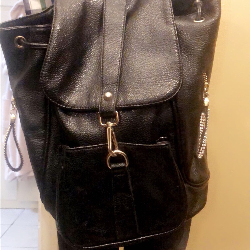 Black backpack - Picture 10 of 11